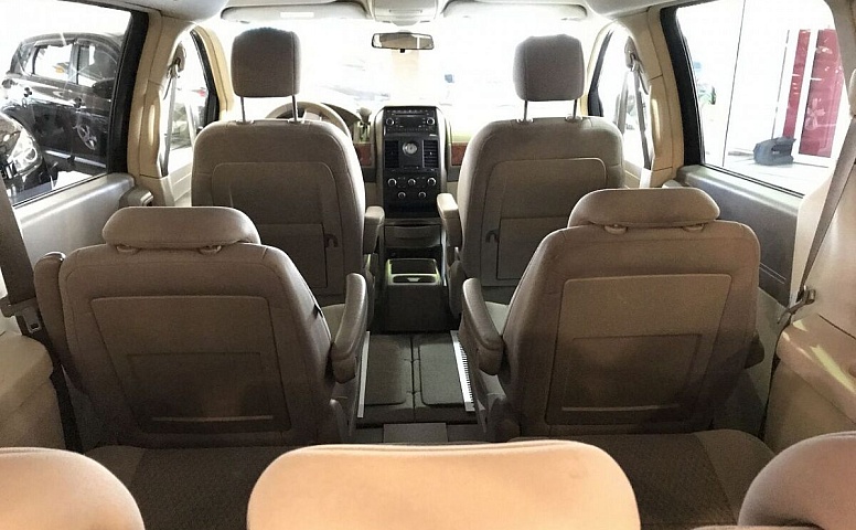 Chrysler Town & Country V