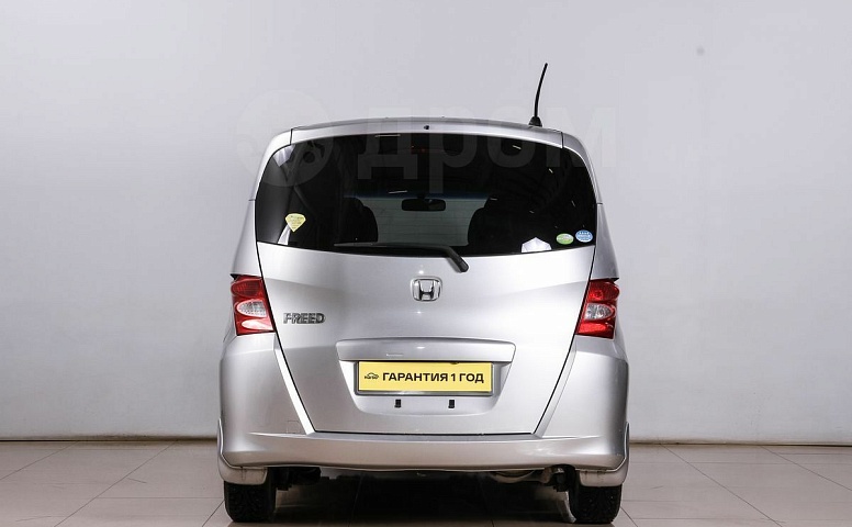 Honda Freed, 1 поколение