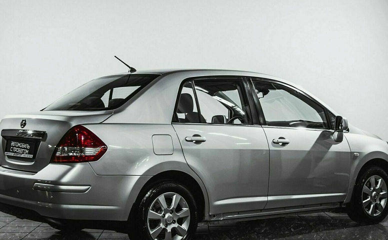 Nissan tiida