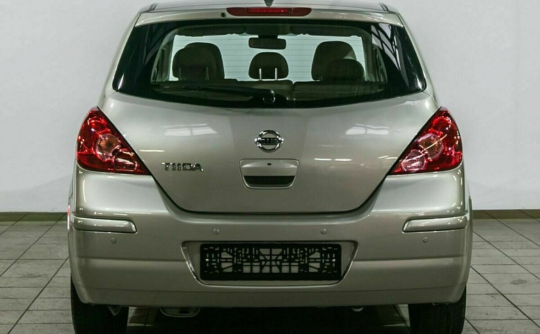 Nissan tiida