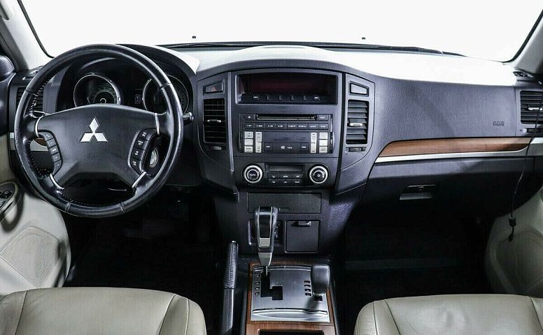 Mitsubishi Pajero IV