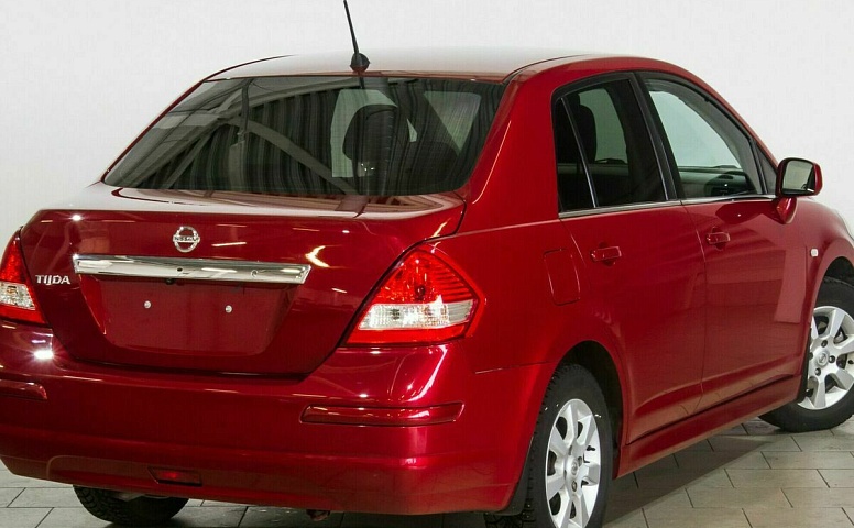 Nissan tiida