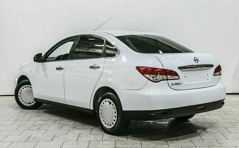 Nissan almera