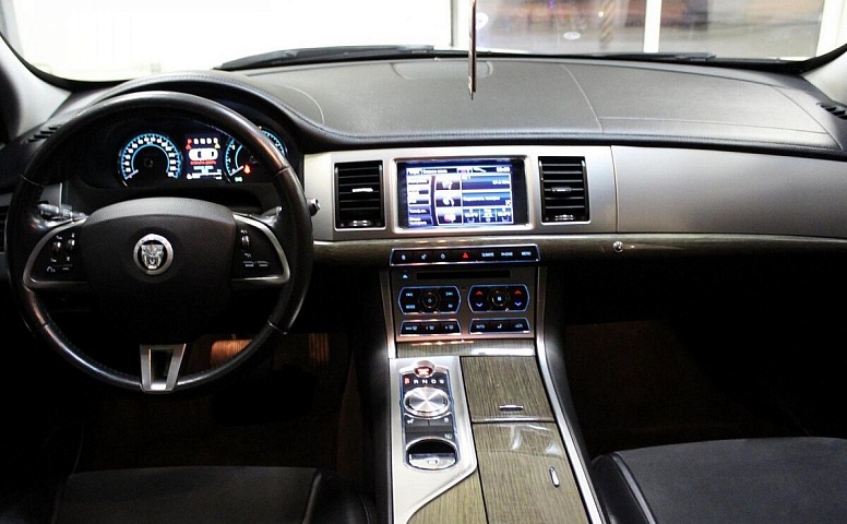 Jaguar XF I Рестайлинг
