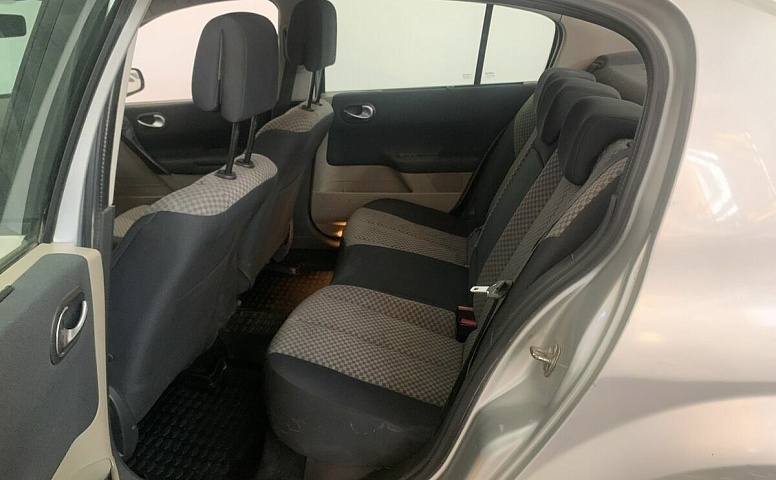 Renault MEGANE 1.6 AT (115 л.с.)