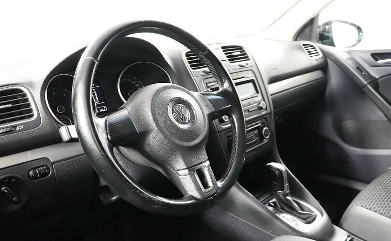 Volkswagen Golf VI