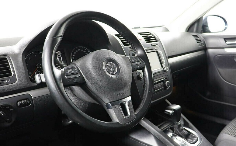 Volkswagen Jetta V