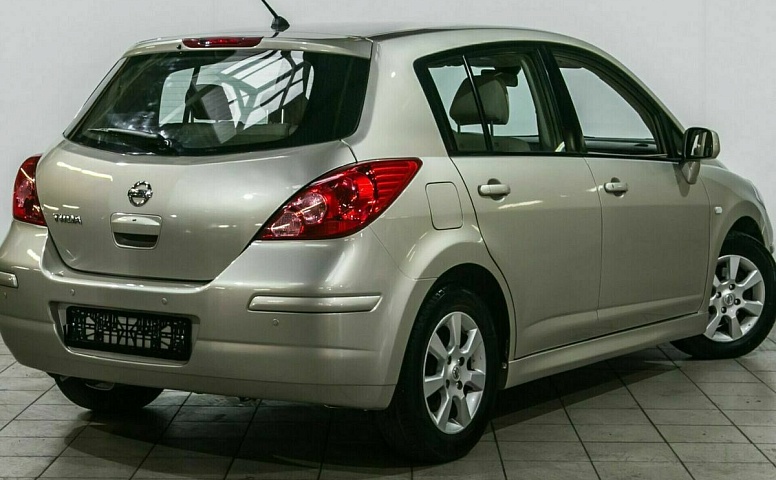 Nissan tiida