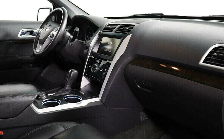 Ford Explorer V