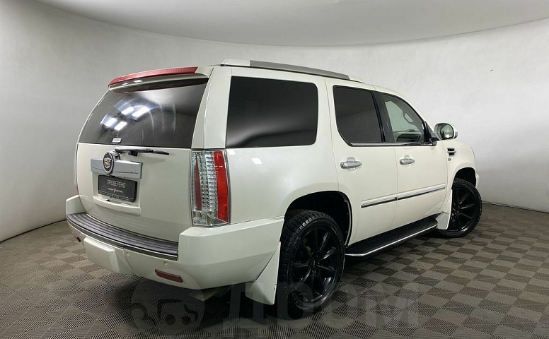 Cadillac Escalade, 3 поколение