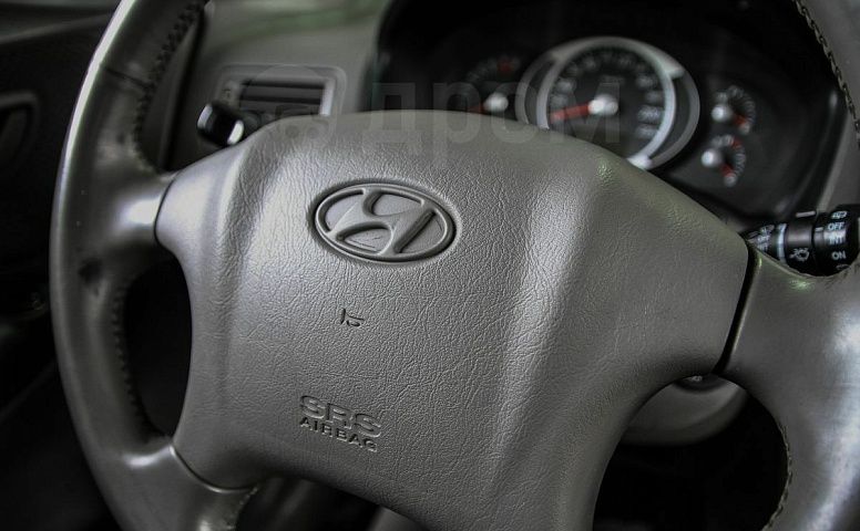 Hyundai Tucson, 1 поколение