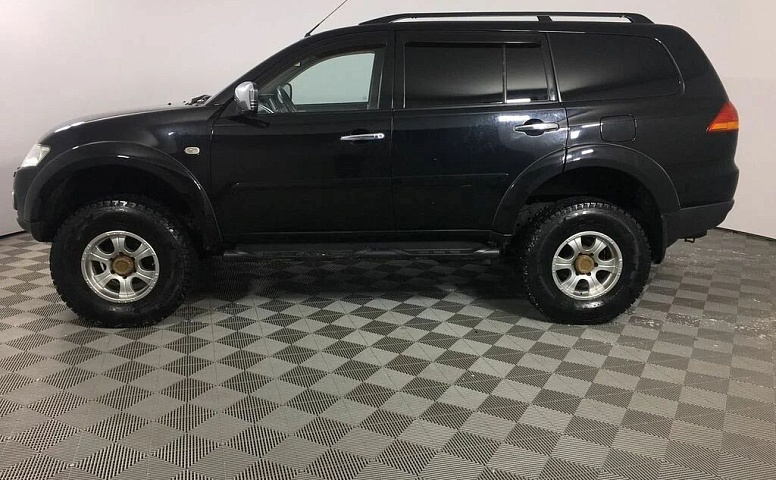 Mitsubishi pajero sport ii