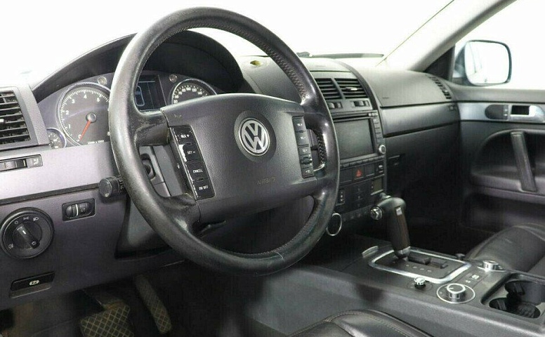 Volkswagen Touareg 3.2 Автомат