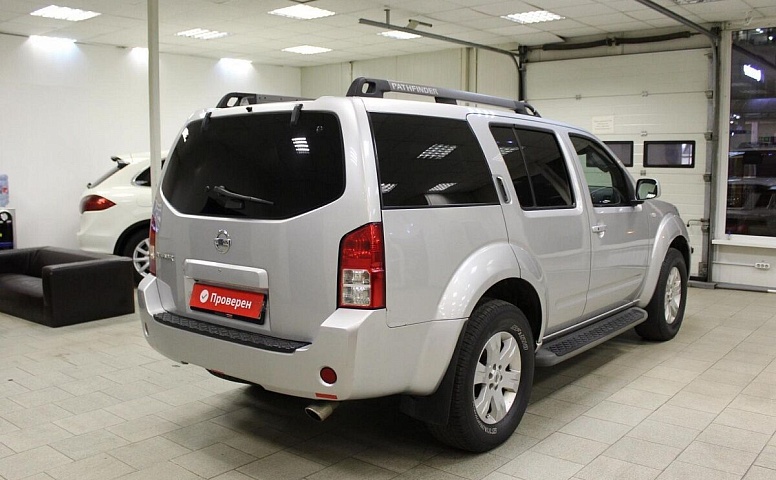 Nissan Pathfinder III