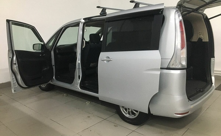 Nissan SERENA 2.0 CVT (144 л.с.) 4WD