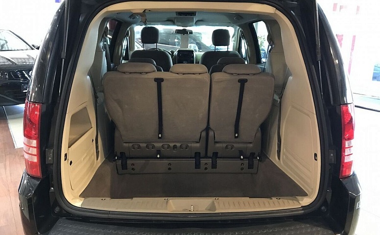 Chrysler Town & Country V