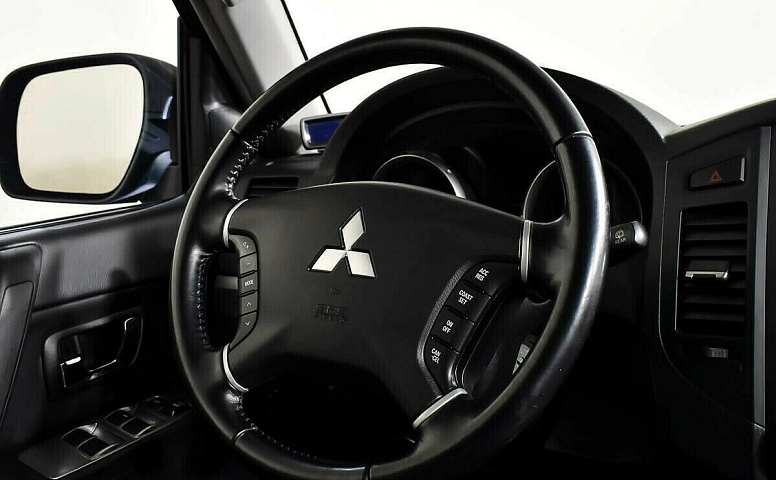 Mitsubishi Pajero IV
