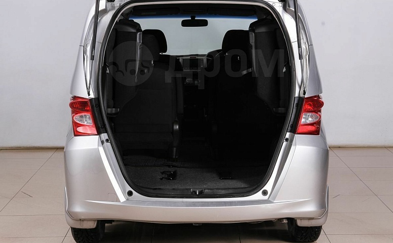 Honda Freed, 1 поколение