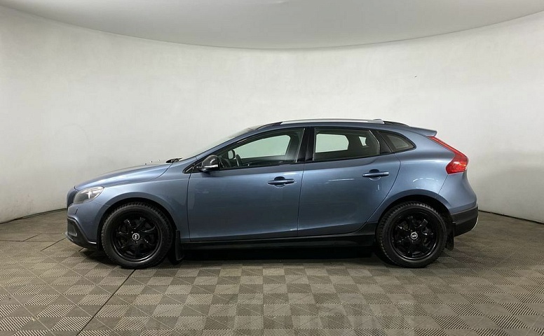 Volvo V40, 2 поколение