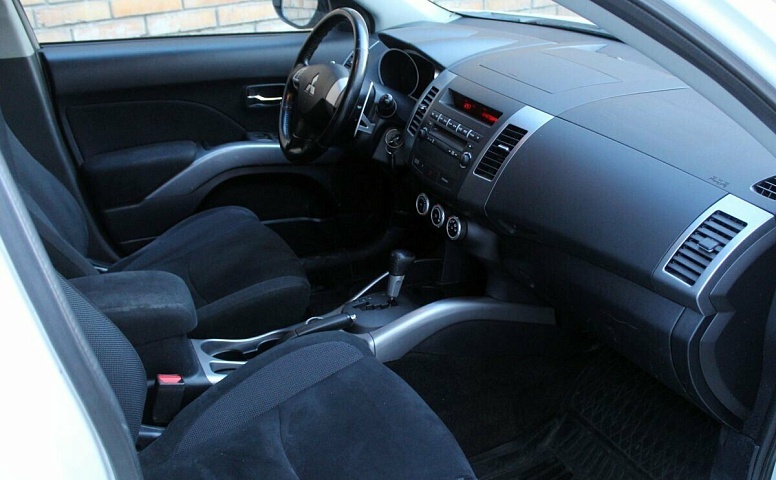 Mitsubishi Outlander II