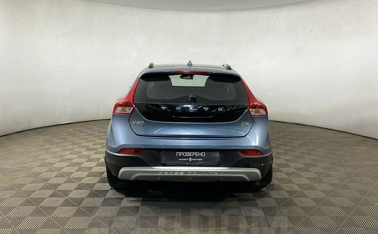 Volvo V40, 2 поколение
