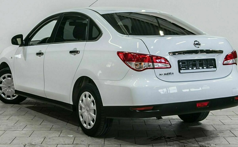 Nissan almera