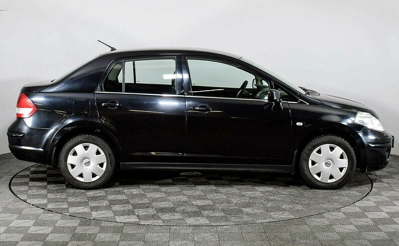 Nissan tiida