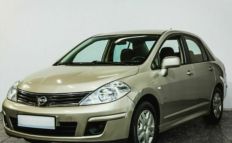 Nissan tiida