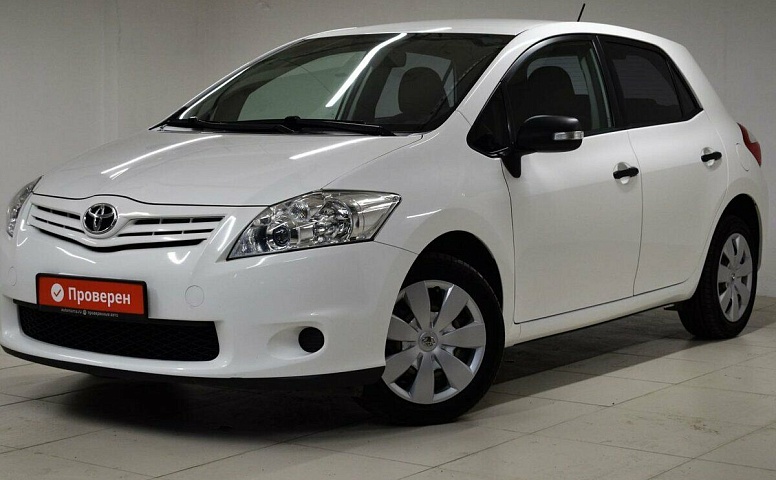 Toyota auris i рестайлинг