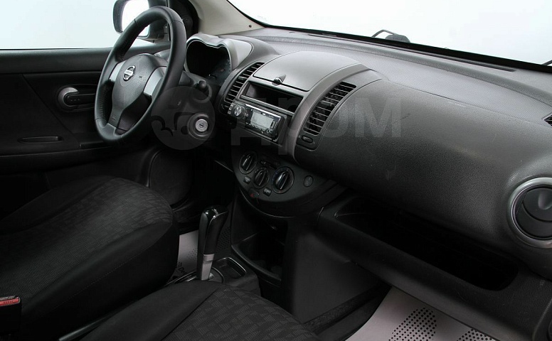 Nissan Note, 1 поколение