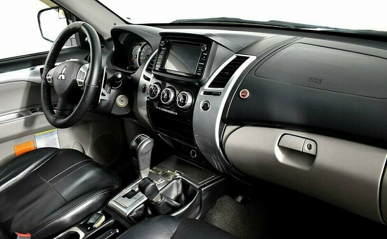 Mitsubishi Pajero Sport 3.0 Автомат
