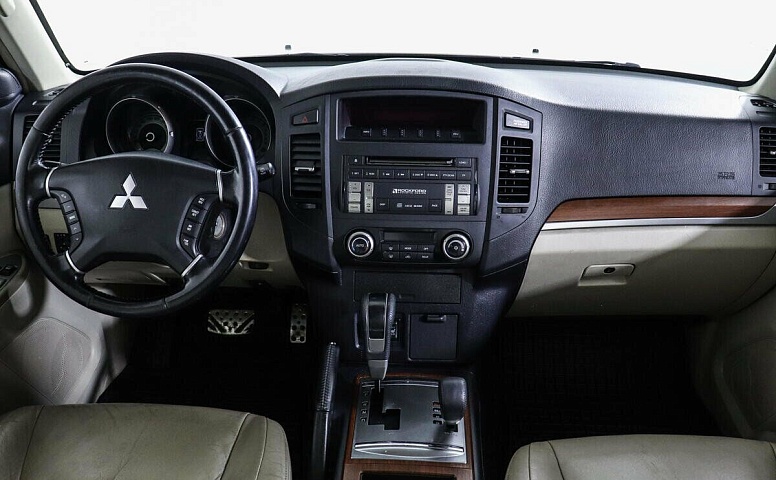 Mitsubishi Pajero IV