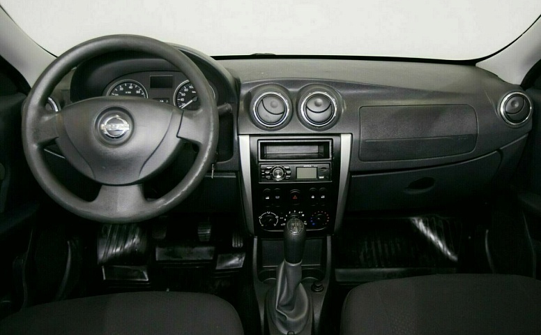 Nissan almera