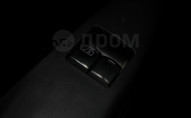 Nissan Note, 1 поколение