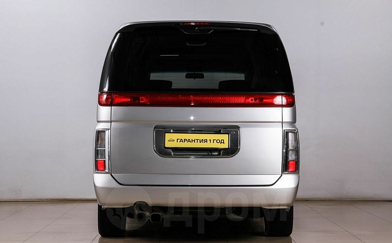 Nissan Elgrand, 2 поколение