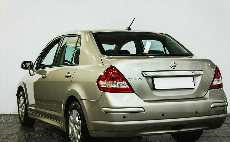 Nissan tiida