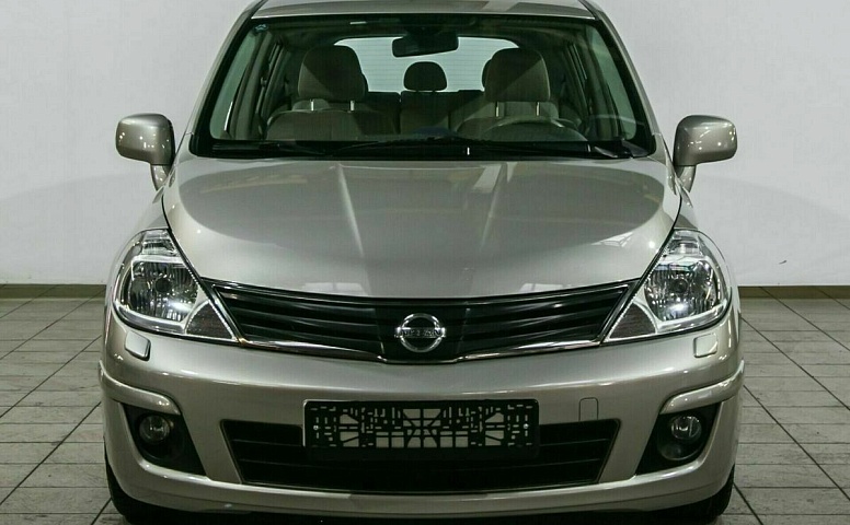 Nissan tiida