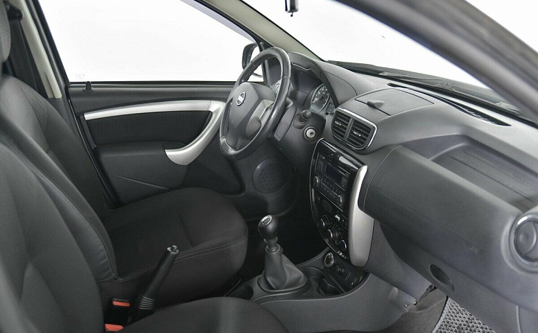 Nissan Terrano III (D10)
