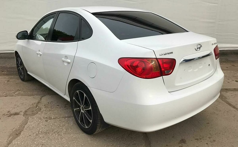 Hyundai ELANTRA 1.6 MT (122 л.с.)