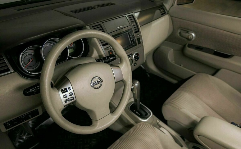 Nissan tiida