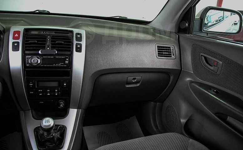 Hyundai Tucson, 1 поколение