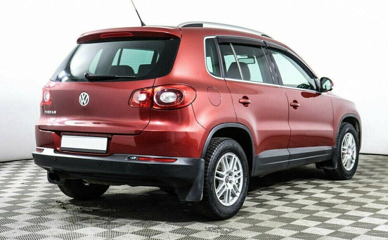 Volkswagen Tiguan 2.0 Автомат