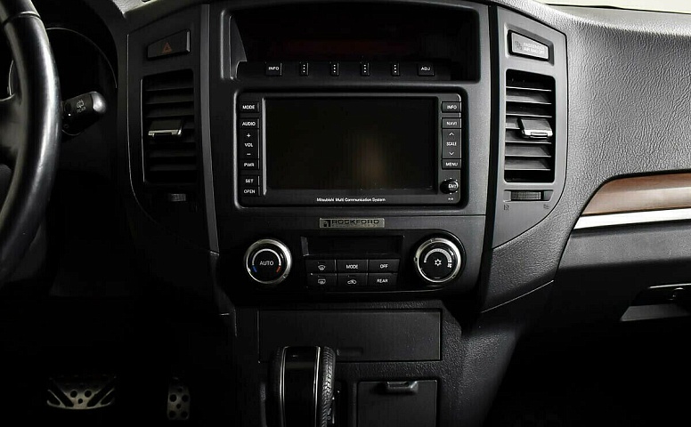 Mitsubishi Pajero IV
