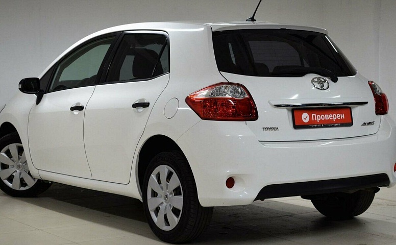 Toyota auris i рестайлинг