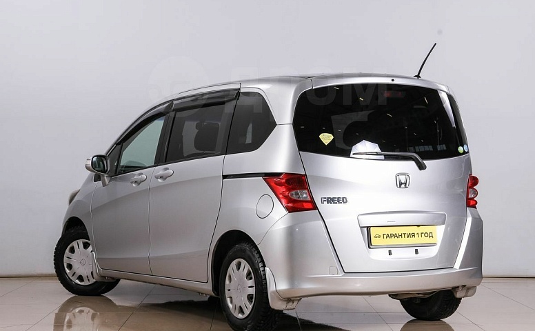Honda Freed, 1 поколение
