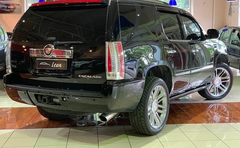 Cadillac Escalade III