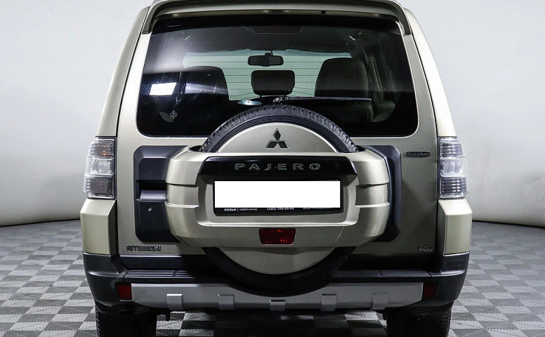 Mitsubishi Pajero IV