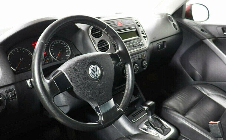 Volkswagen Tiguan 2.0 Автомат