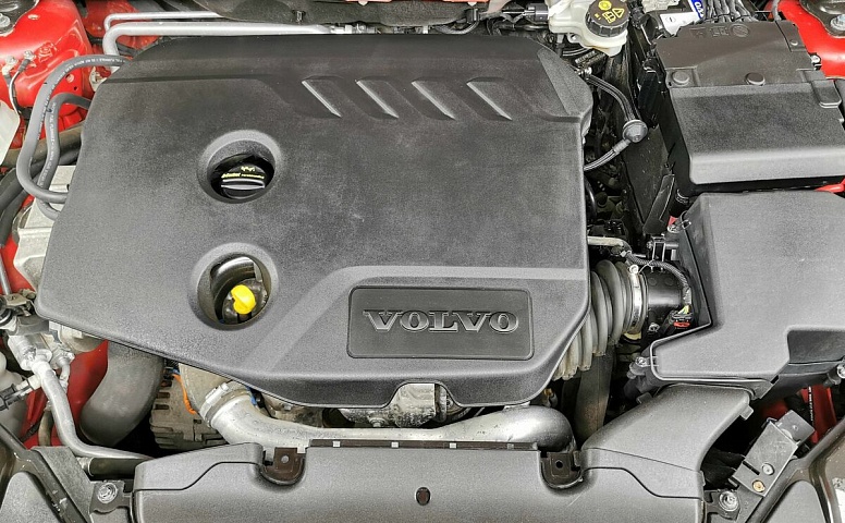 Volvo V40 1.6 D2 Powershift (114 л.с.) Красный