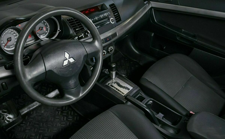 Mitsubishi lancer